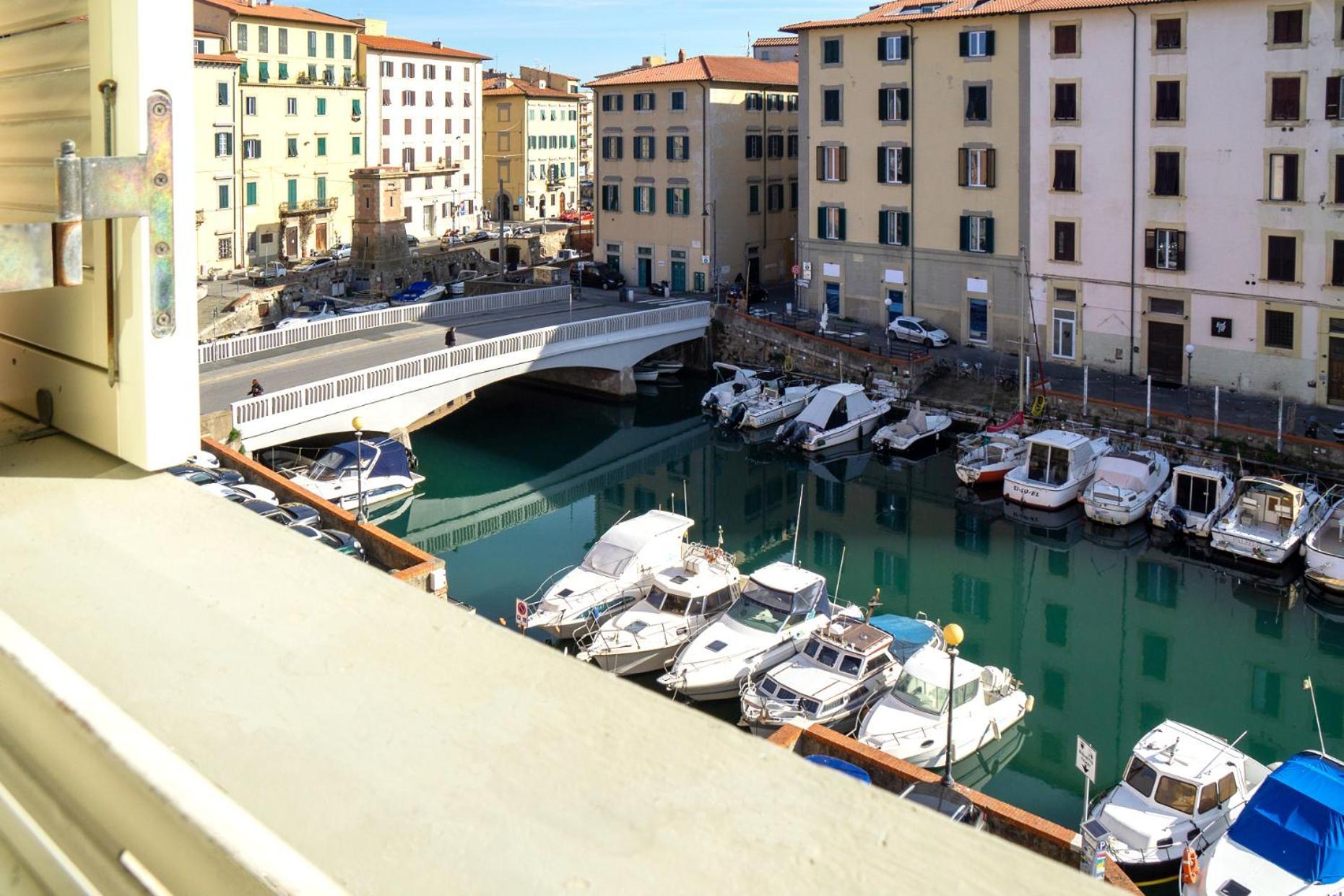 Near The Port-Elegante Appartamento Con Vista Sui Canali Livorno Zewnętrze zdjęcie
