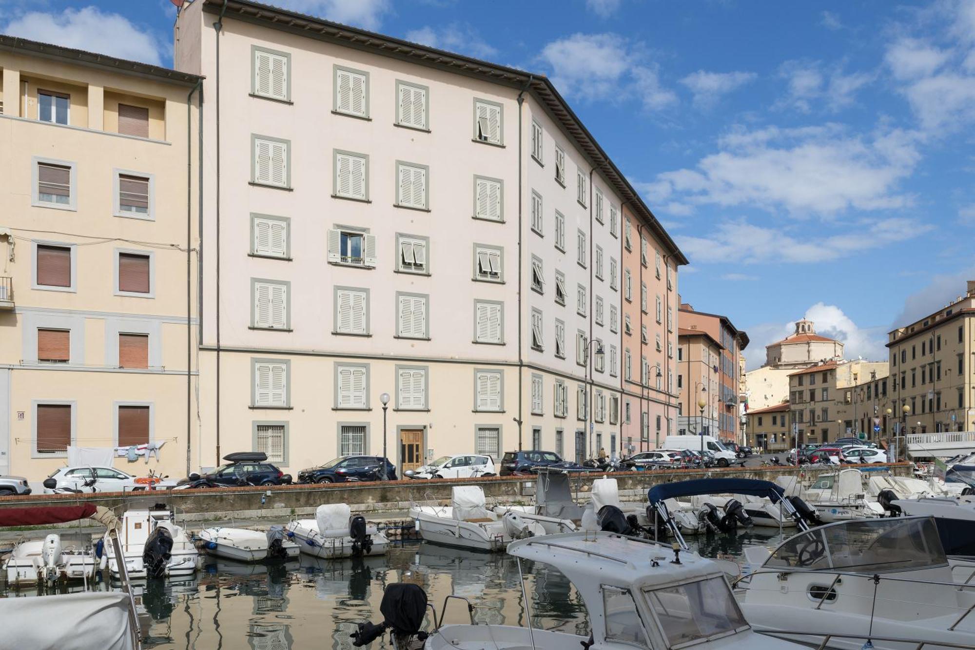 Near The Port-Elegante Appartamento Con Vista Sui Canali Livorno Zewnętrze zdjęcie