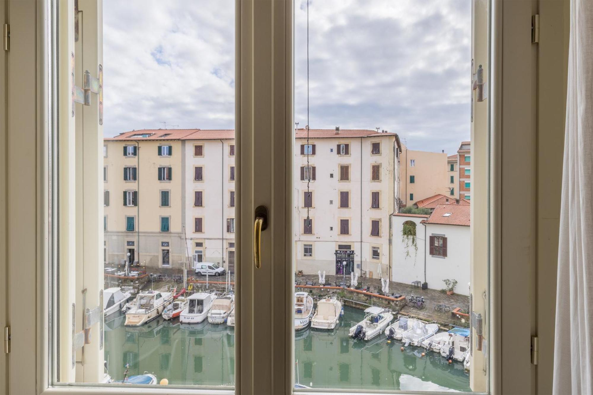 Near The Port-Elegante Appartamento Con Vista Sui Canali Livorno Zewnętrze zdjęcie